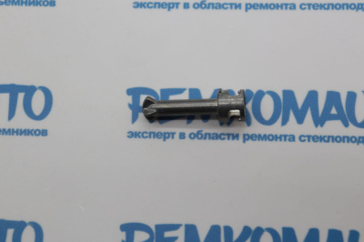 Шток личинки замка двери BMW X3 E83/X5 E53 (перед. лев./прав.) 770646