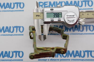 Кронштейн бокового зеркала двери Mercedes Benz правый 771782