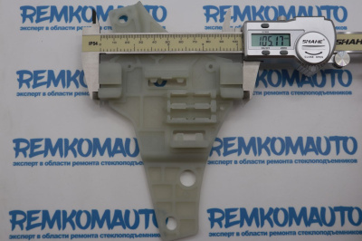 Направляющий держатель (каретка) стеклоподъёмника Toyota Avensis 1/Carina E/Corona (лев.) 776055