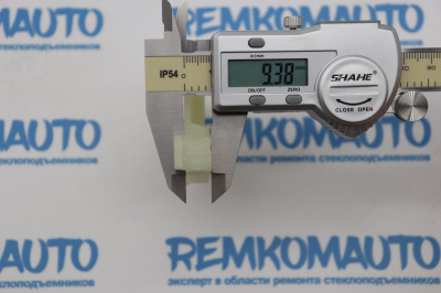 Держатель обводного ролика стеклоподъёмника 770906