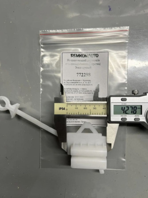 Направляющий держатель (каретка) стеклоподъёмника Iveco (перед. прав.) 772298