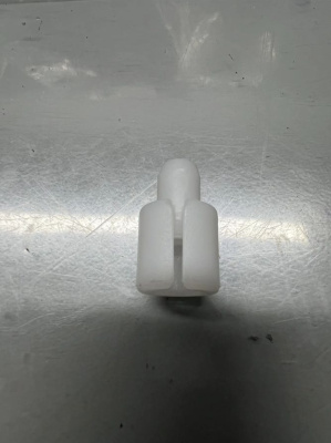 Фиксатор для направляющего держателя стеклоподъёмника 770028