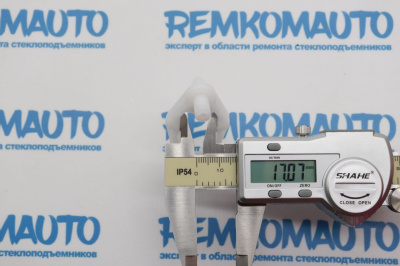 Фиксатор замка двери Mercedes Benz 771781