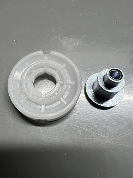 Обводной ролик стеклоподъёмника с клёпкой (Ø 32, Ø 10) 777595