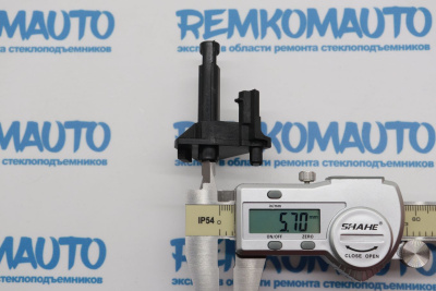 Фиксатор ручки двери Renault Master 3/Opel Movano A (перед. прав.) 771723