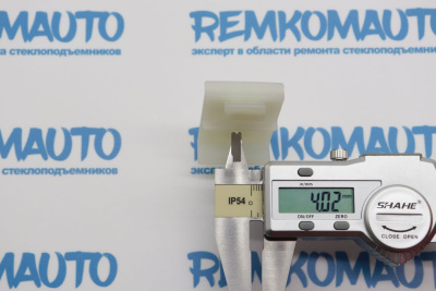 Фиксатор стекла стеклоподъёмника Ford 772765