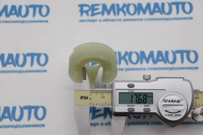 Ролик стеклоподъёмника (катушка стеклоподъемника) 770582