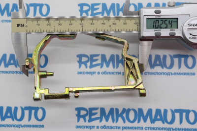 Кронштейн бокового зеркала двери Mercedes Benz правый 771782