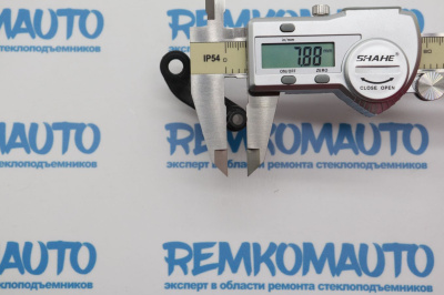 Фиксатор замка двери Fiat Linea (перед. лев.) 772403