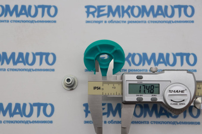 Обводной ролик стеклоподъёмника с клепкой 772493