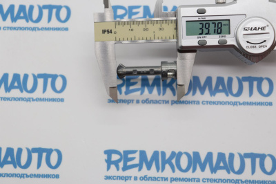 Шток личинки замка двери BMW X3 E83/X5 E53 (перед. лев./прав.) 770646