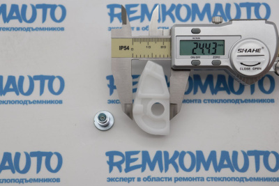 Обводной ролик стеклоподъёмника с клепкой 772284