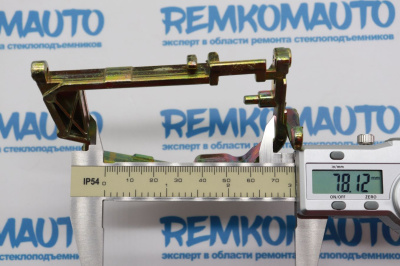 Кронштейн бокового зеркала двери Mercedes Benz правый 771782