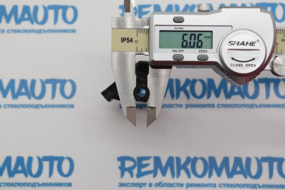 Фиксатор ручки двери Renault Master 3/Opel Movano A (перед. лев.) 771722