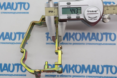 Кронштейн бокового зеркала двери Mercedes Benz правый 771782