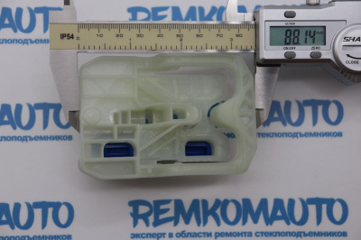 Направляющий держатель (каретка) стеклоподъёмника 770867