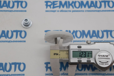 Обводной ролик стеклоподъёмника с клёпкой (Ø 43, Ø 12,5) 770877