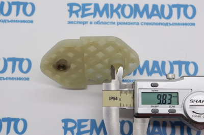 Держатель стекла (лопатка) стеклоподъёмника Land Rover Discovery 770670