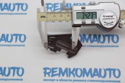 Фиксатор направляющего держателя стеклоподъёмника 770800