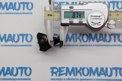 Фиксатор ручки двери Renault Master 3/Opel Movano A (перед. лев.) 771722