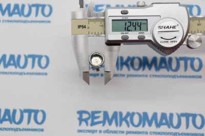 Шток личинки замка двери BMW X3 E83/X5 E53 (перед. лев./прав.) 770646