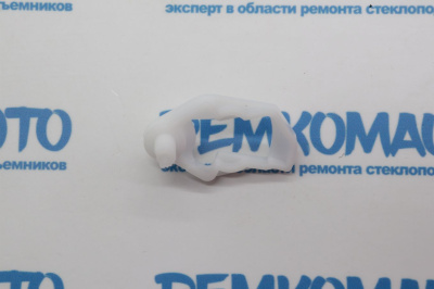 Фиксатор замка двери Mercedes Benz 771781