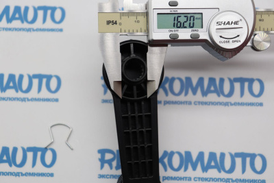 Ручка открывания стекла универсальная 772820