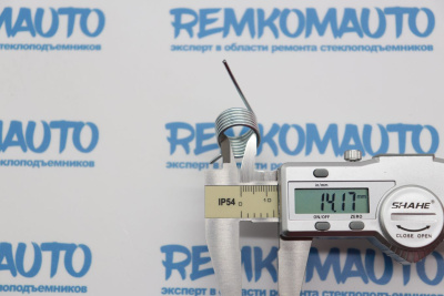 Пружина внутренней ручки открывния двери Nissan Navara/Qashqai правая 772835