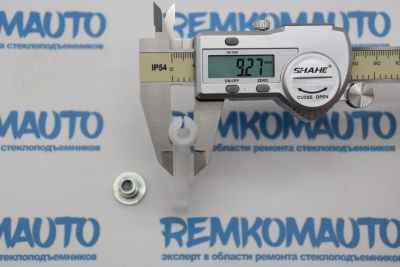 Обводной ролик стеклоподъёмника с клепкой 770598