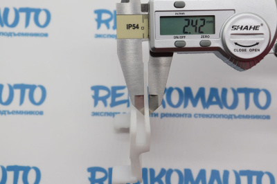 Держатель стекла (лопатка) стеклоподъёмника BMW 1-series E87 2004-2012 770589