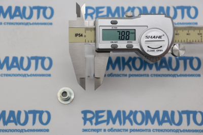 Обводной ролик стеклоподъёмника с клепкой 770598