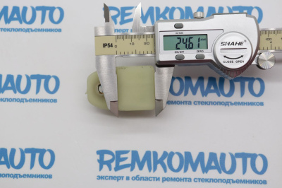 Держатель стекла (лопатка) стеклоподъёмника Mitsubishi Lancer 771190