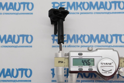 Фиксатор ручки двери Renault Master 3/Opel Movano A (перед. лев.) 771722