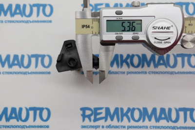 Фиксатор ручки двери Renault Master 3/Opel Movano A (перед. лев.) 771722