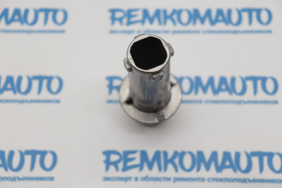 Кронштейн бокового зеркала двери Volkswagen Amarok 771667