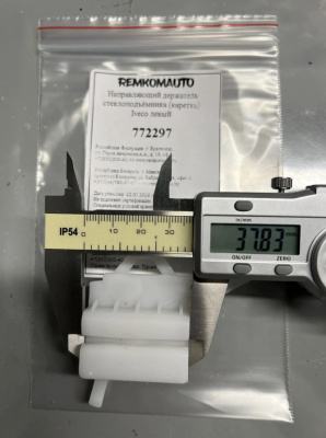 Направляющий держатель (каретка) стеклоподъёмника Iveco левый 772297