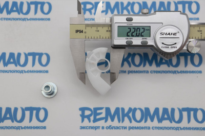 Обводной ролик стеклоподъёмника с клепкой 770854