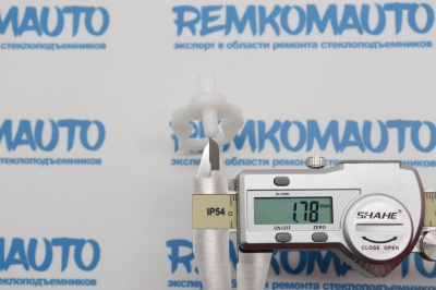 Фиксатор замка двери Mercedes Benz 771780