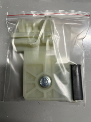 Направляющий держатель (каретка) стеклоподъёмника Hyundai Avante(MD)/ Elantra(AD) (перед.лев) 776042