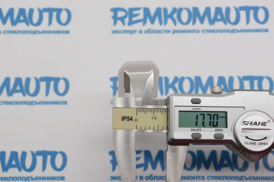 Фиксатор стекла стеклоподъёмника Mercedes Benz (51,5х25 Ø 10 мм.)  771791