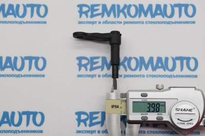 Фиксатор замка двери Fiat Linea (перед. лев.) 772403