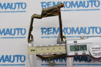 Кронштейн бокового зеркала двери Mercedes Benz правый 771782