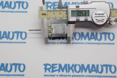 Моторчик (двигатель) центрального замка передней правой двери 772736 Моторчик (двигатель) центрального замка передней правой двери 772736