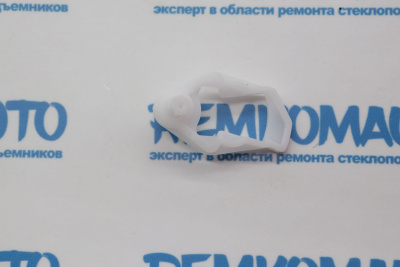 Фиксатор замка двери Mercedes Benz 771781