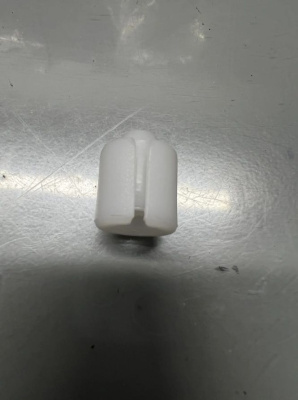 Фиксатор для направляющего держателя стеклоподъёмника 770028