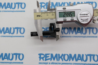 Фиксатор ручки двери Renault Master 3/Opel Movano A (перед. прав.) 771723