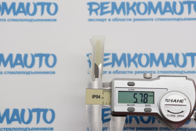 Держатель стекла (лопатка) стеклоподъёмника Nissan/Toyota 771166