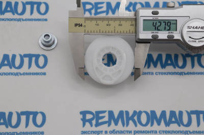 Обводной ролик стеклоподъёмника с клёпкой (Ø 43, Ø 12,5) 770877