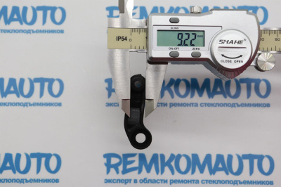 Фиксатор замка двери Fiat Linea (перед. лев.) 772403