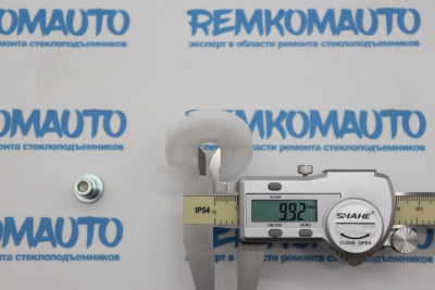 Обводной ролик стеклоподъёмника с клепкой 772495